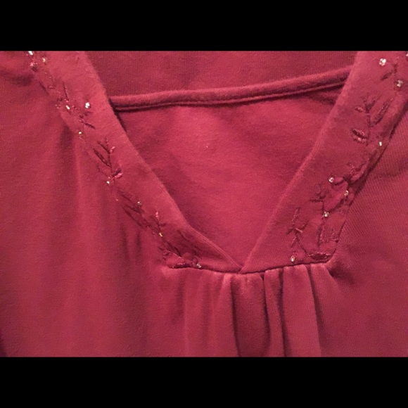 Burgundy V-neck long sleeved top with sparkles - Picture 2 of 3